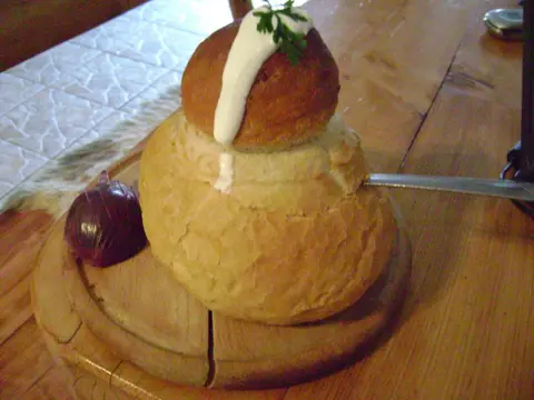 Ciorbă în pâine, cu smântână